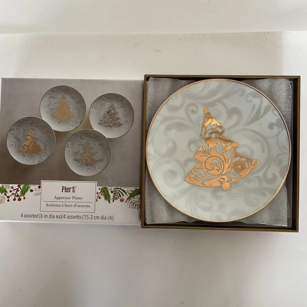 Pier 1 Christmas Tree Appetizer Plates set of Four. NWT